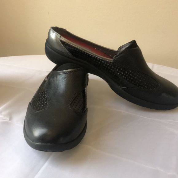 ARAVON By New Balance Women's Black Leather Slip on Shoes Mules size 6 - Picture 4 of 7